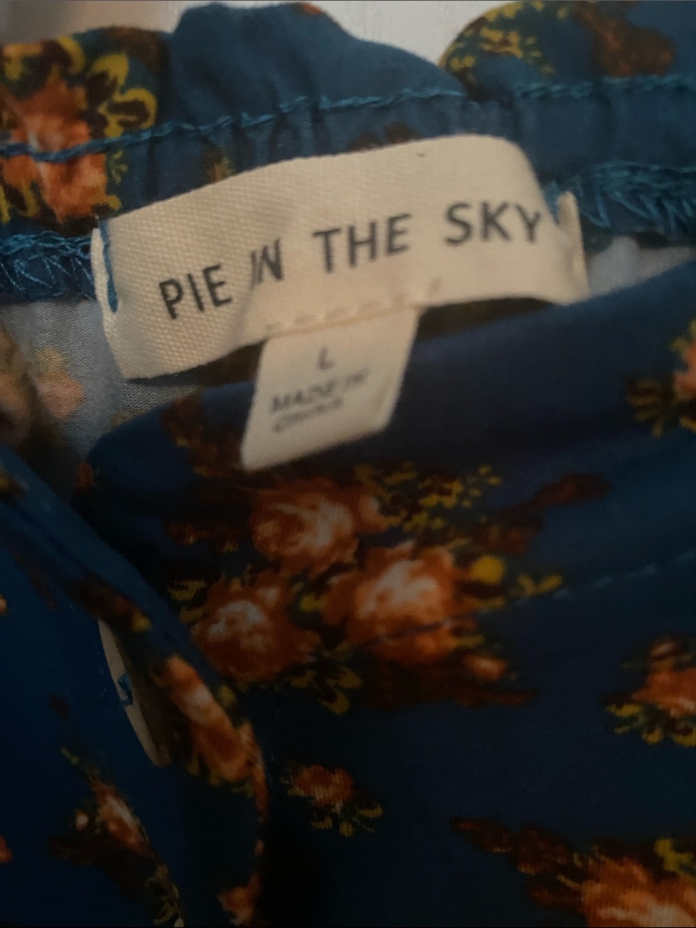 Floral Button-Up Crop Top - Picture 2 of 6